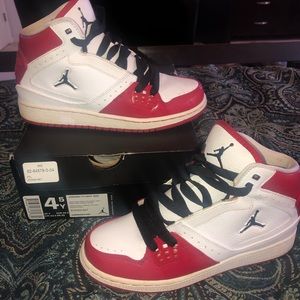 Kids Jordan 1 flight gs. Size 4.5